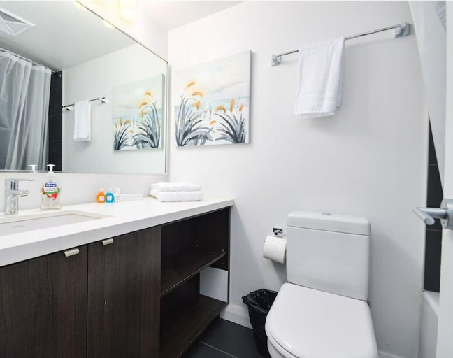 Bathroom 2, Life Suites Loft - CN Tower, Toronto