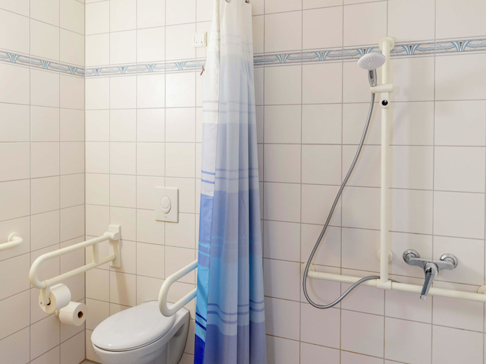 Bathroom 5, B&B HOTEL Gießen-Linden, Gießen