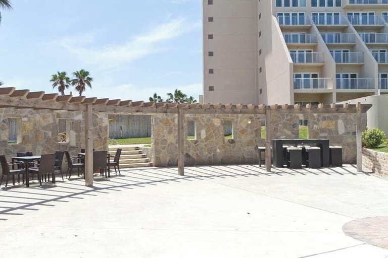 Exterior & Views 1, Beachfront Bargain - 2 Levels - 2 Pools & Hot Tubs, Cameron