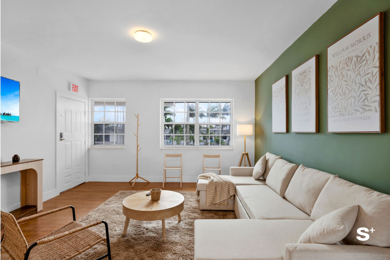 Living area 3, Spacious 1BD Beachside Apt -Free Parking, Miami-Dade