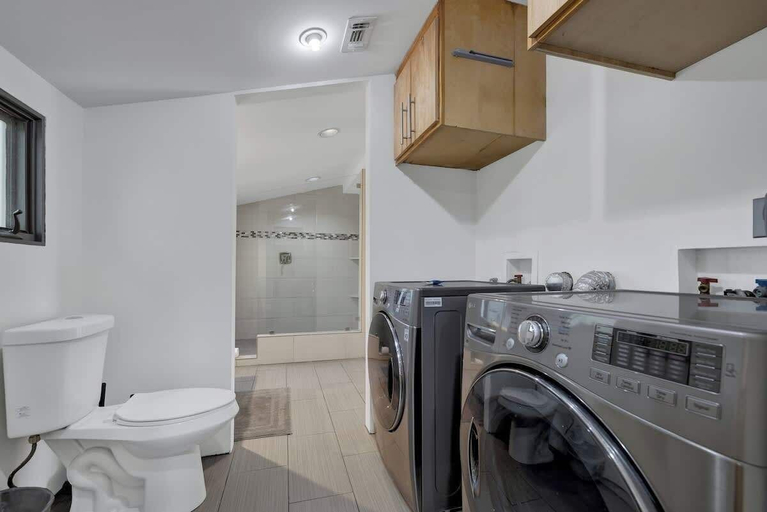 Bathroom 4, 406 Lodge-a: Hot-tub & 2 Blks to Main St, Gillespie