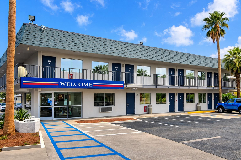 Exterior & Views 1, Motel 6 Blythe, CA, Riverside