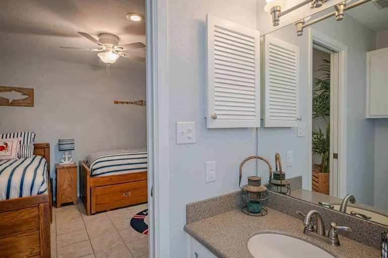 Others 5, Seaside Cottage With Water Views!, Aransas
