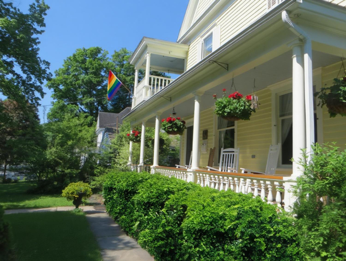 Exterior & Views