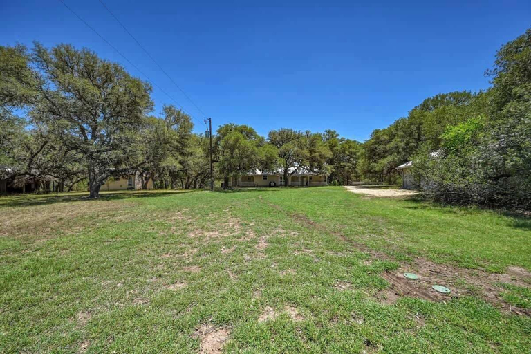 Property grounds 5, Stunninghome on The Blanco River, Blanco