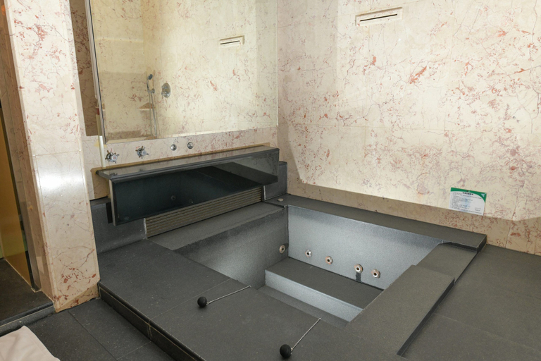 Bathroom 3, Sun-View Motel, Hsinchu City