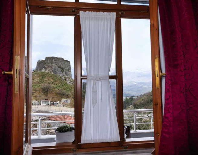 Others 5, Hotel Brahimi, Gjirokastrës