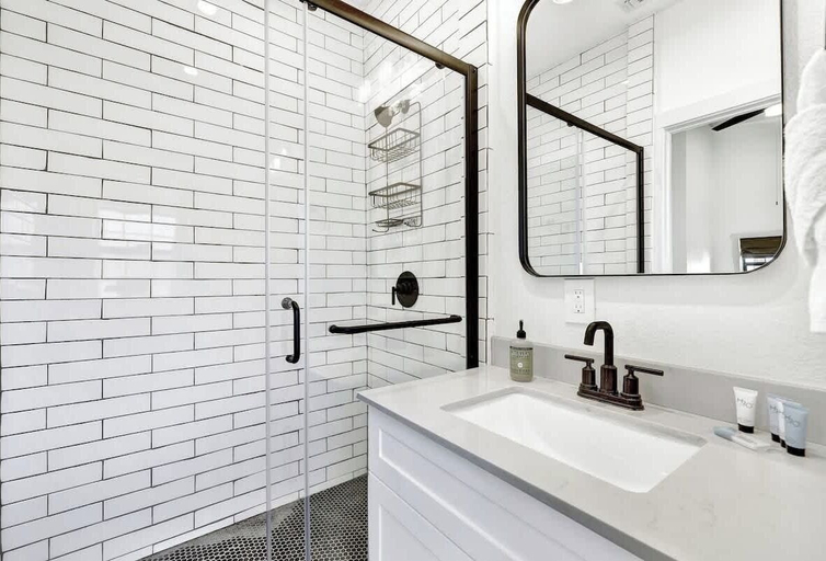 Bathroom 4, Olive St Ranch with HotTub-Grill and Party Barn, Gillespie