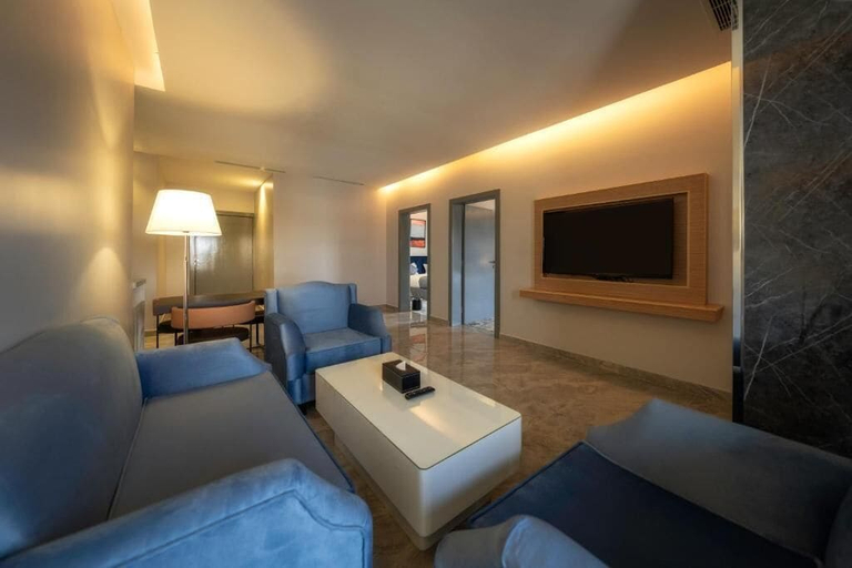 Others 5, Pearly Hotel