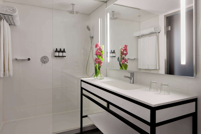 Bathroom 5, Tivoli Marina Vilamoura, Loulé