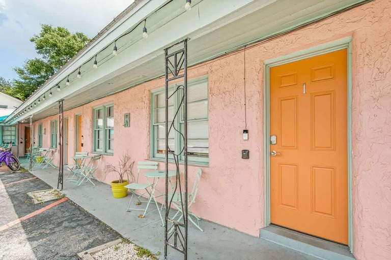 Room 2, Classic Charm-retro 1950s Motel in St Augustine, Saint Johns