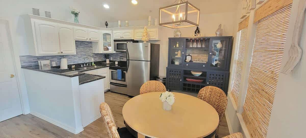Private kitchen 2, 3rd Flr Beachview Luxe - Elevator - Pool - BBQ, Cameron