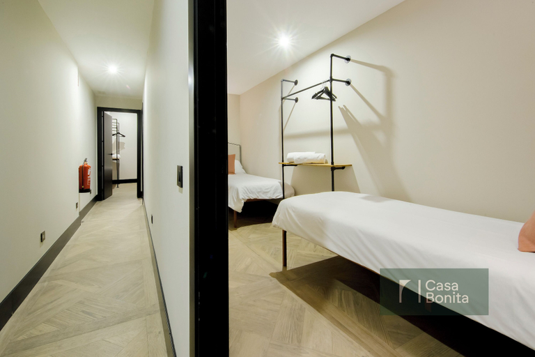 Room 2, Tu Casa Bonita en Hernán Cortés, Madrid