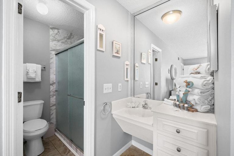 Bathroom 4, Horizon South by Panhandle Getaways, Bay
