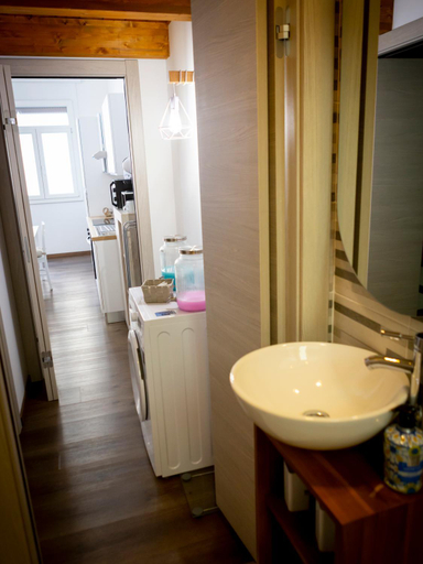 Bathroom 2, Voyager , Cagliari