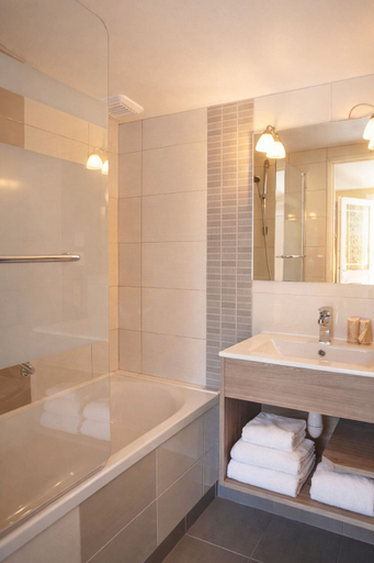 Bathroom 4, Hôtel Les 13 Assiettes, Manche