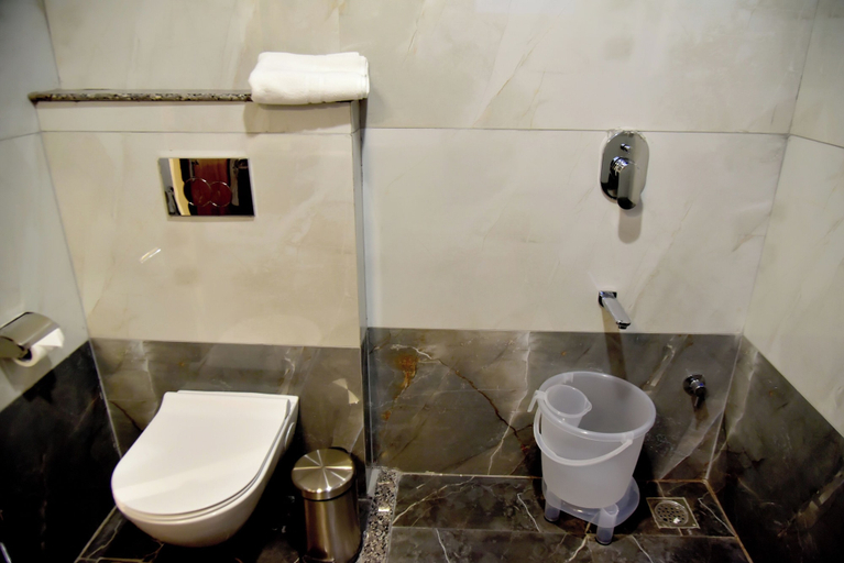 Bathroom, Hotel Aarna Premier, Jaipur
