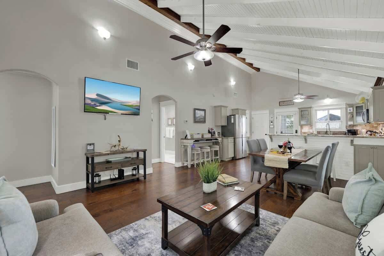 Primary image, Charming Cottage-3 Mins to Downtown-pet Friendly!, Gillespie