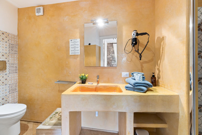Bathroom 4, Bosa Eye House 1873, Oristano