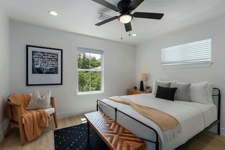 Room 2, Southern Vine Sip and Stay Combo, Gillespie