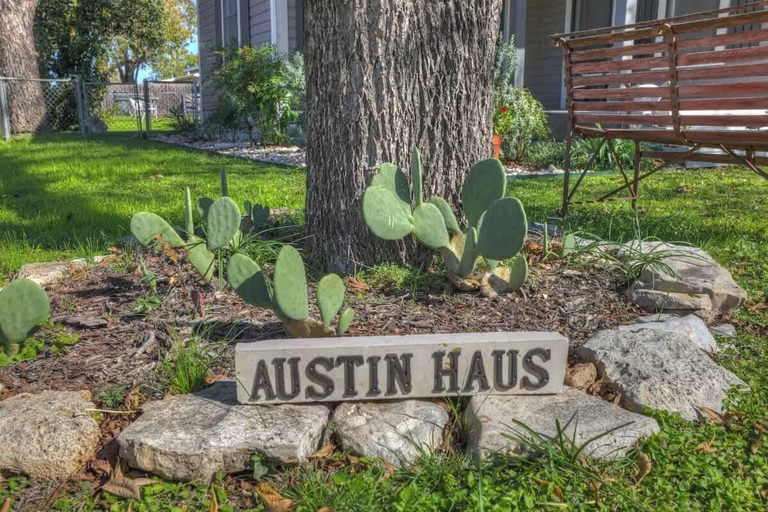 Others 5, Austin Haus, Gillespie