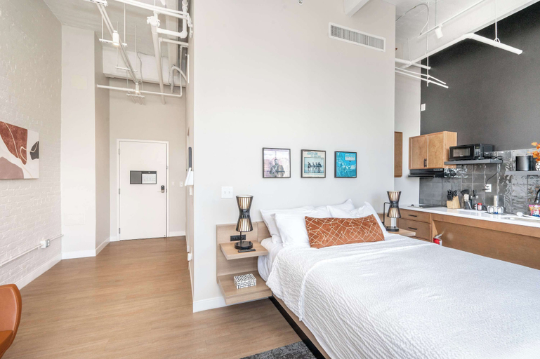 Room 5, The 333 Suites 3rd Floor Retreat, Hamilton