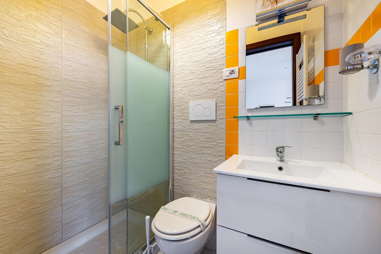 Bathroom 3, Helios Vacanze, Bari