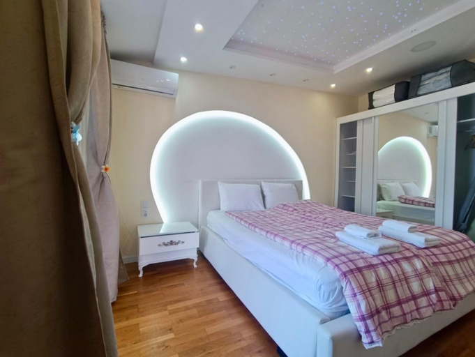 Bedroom 2, Perla