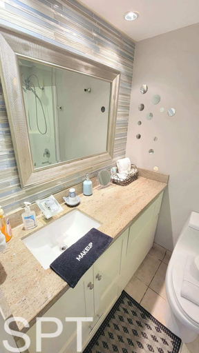 Bathroom 4, Landfall 22, Cameron