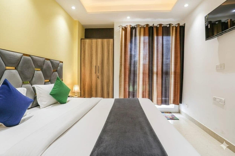 Room 4, hotel aiims 20 four 7, Delhi