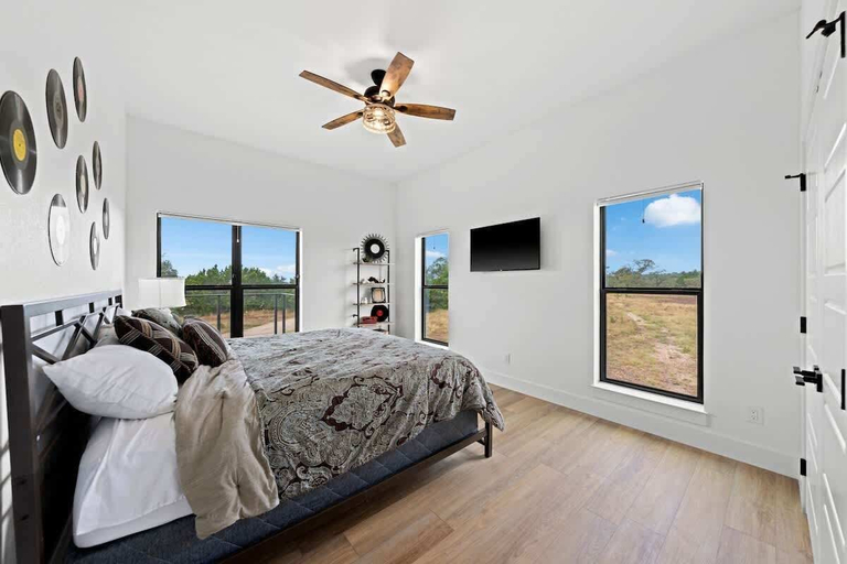 Bedroom 2, Hill Country Escape W/views Plus, Hot-tub and Pet Friendly!, Gillespie