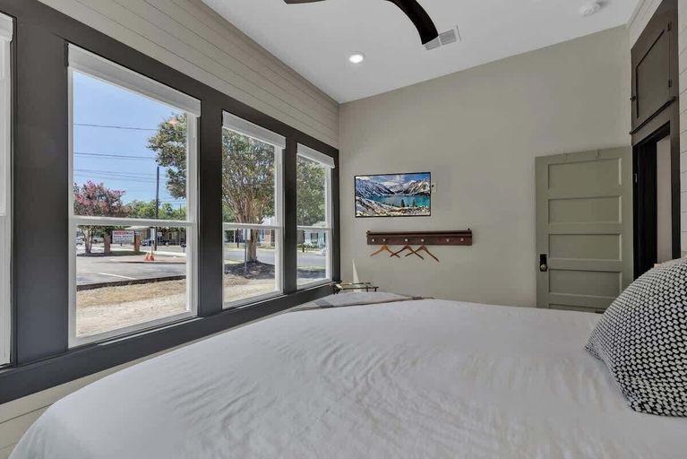 Bedroom 3, Historic Gem Near Schlitterbahn, Comal