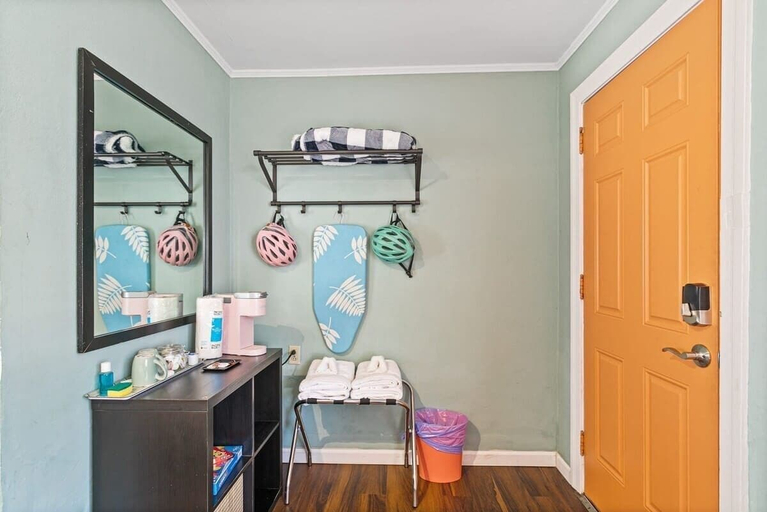 Room 4, Classic Charm-retro 1950s Motel in St Augustine, Saint Johns