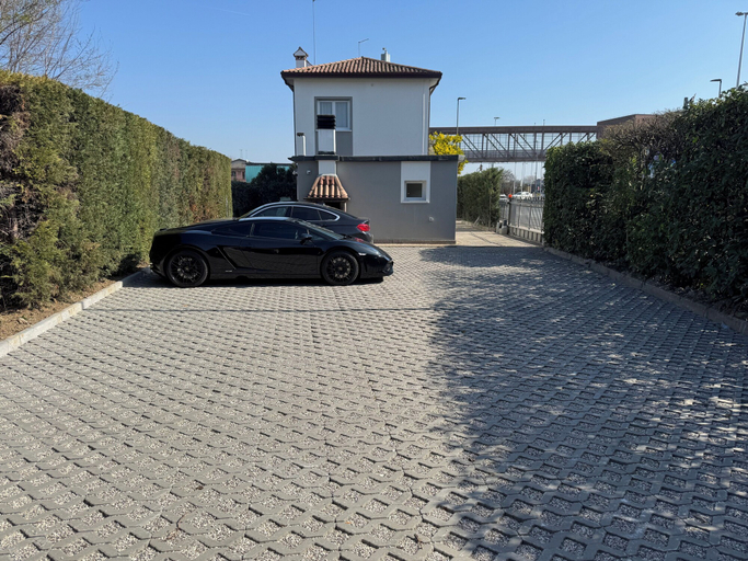 Property grounds 3, OTB ITALIA - Airport Rooms, Treviso