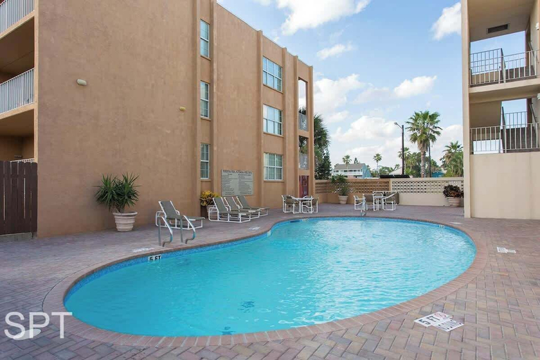 Sport & Beauty 4, Max Walkable Location - 1st Floor - 2 Patios, Cameron
