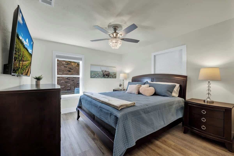 Bedroom 3, Crystal Cow Haus!, Gillespie
