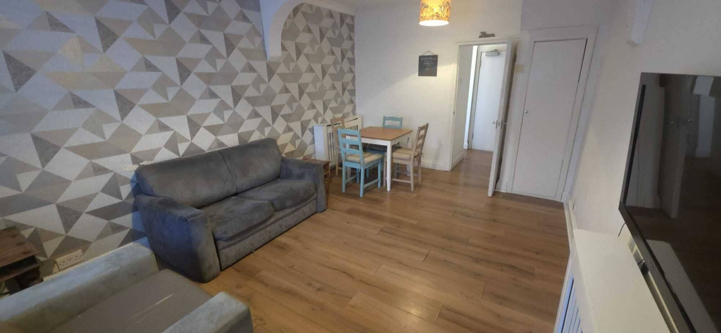 Living area 3, Spacious 4-Bedroom House, Kent