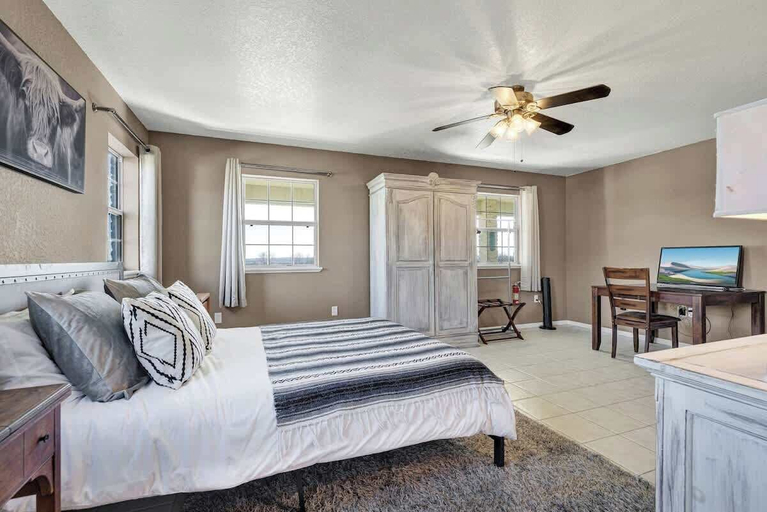 Room 3, Casa Blanca: Hot-tub, Fire Pit, Hill Country Views, Gillespie