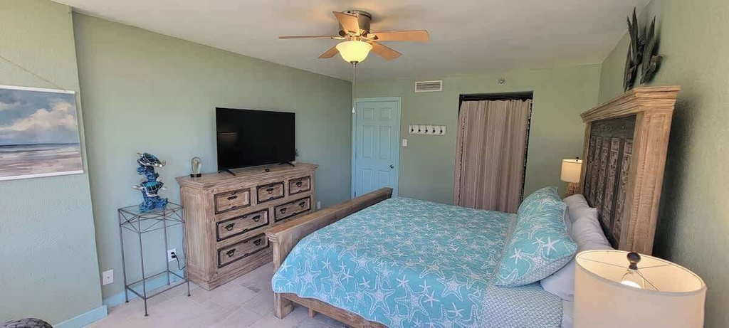 Room 3, Beachfront Hotspot - New Furnishings - Pool - 1st Floor, Cameron