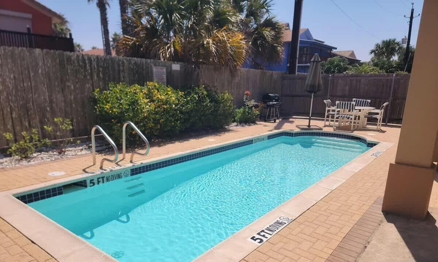 Sport & Beauty 4, Block to Beach - Ground Floor - Pristine - Pool, Cameron