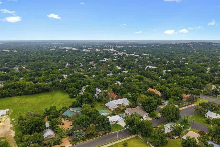 Aerial view 4, Luxury Home 3blck From Main St With Firepit, Gillespie