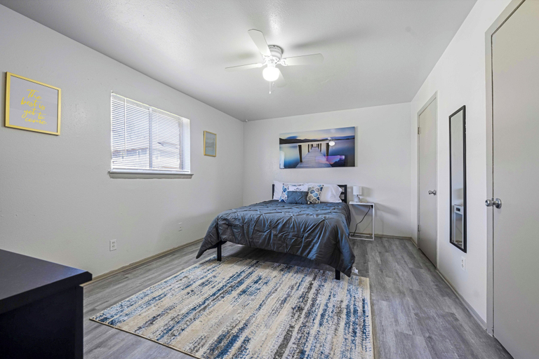 Room 5, Leandro Apartments, Dallas