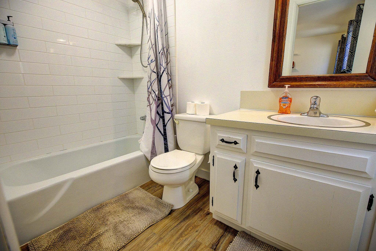 Bathroom, THE Cottage #2504, San Bernardino
