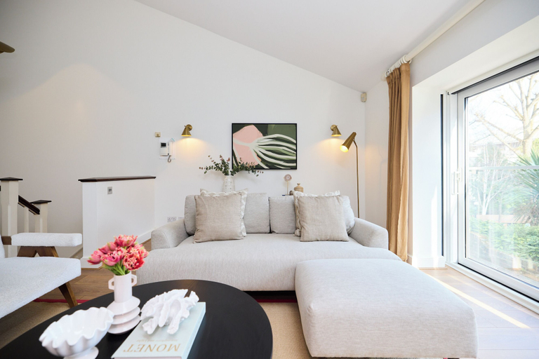 Living area 2, The Abbey Mews House, London
