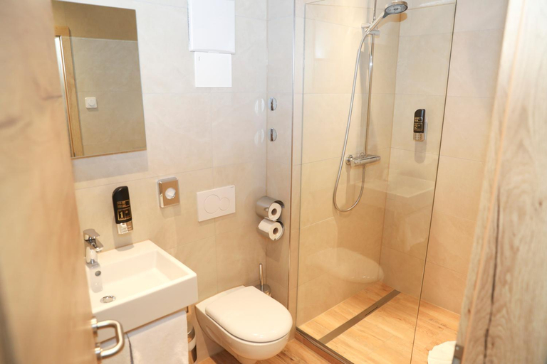 Bathroom 3, Schwaben Resort Ebnisee, Rems-Murr-Kreis
