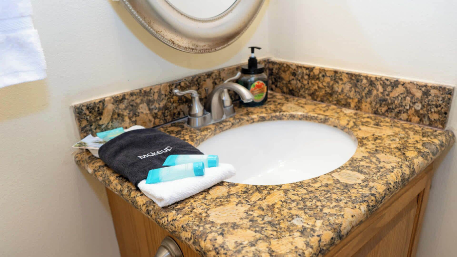 Bathroom 3, 4 Bedroom 2 Level Home - 50 Yards From Beach, Cameron