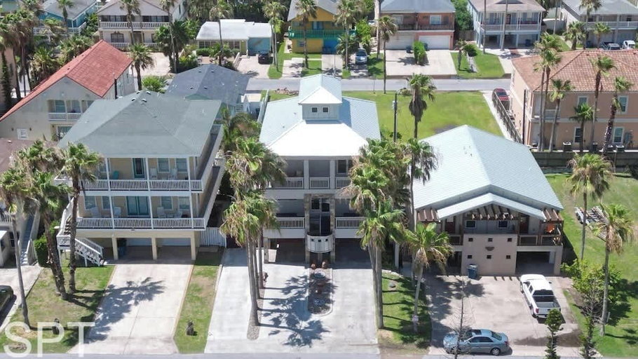 Exterior & Views 2, Luxury Remodel - Sleeps 20 - Pool - Go VIP, Cameron