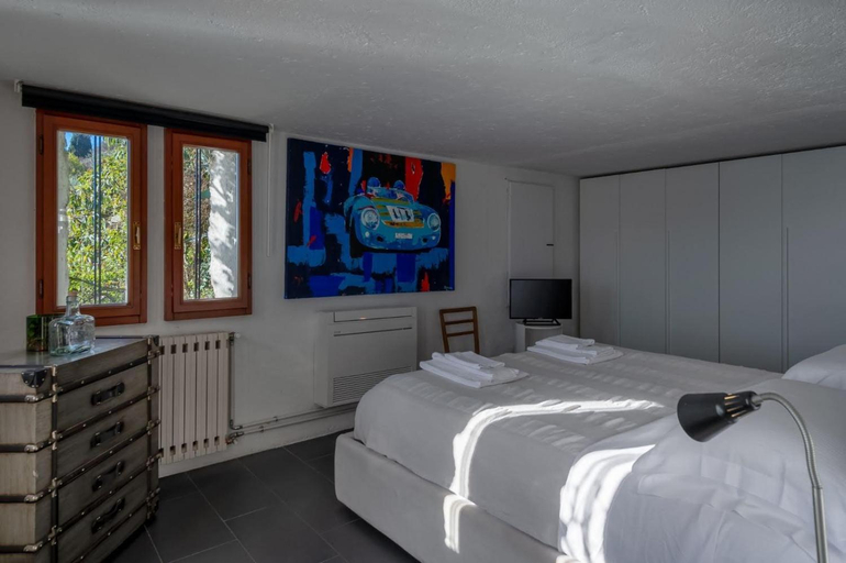 Bedroom 3, Villa Anna, Brescia
