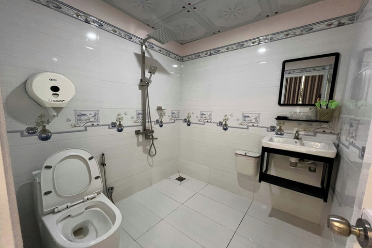 Bathroom 5, Thanh Hang Hotel, Bến Cát