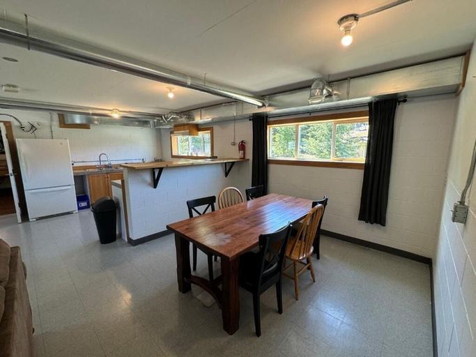 Dining, Spahats Creek Resort and Campground., Thompson-Nicola